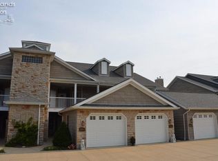 2836 Whispering Shores Dr, Vermilion, OH 44089