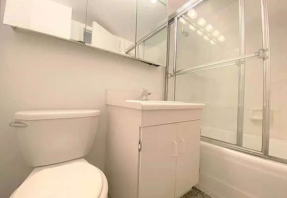 Rented by Manhattan Realty Group | media 9