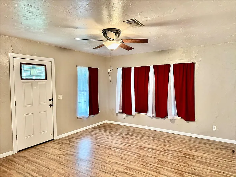 1197 FM 697 — Photo 5