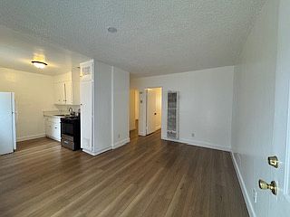 5th image of 11809 Berendo Ave #4