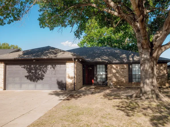 1308 N Creek Dr, Saginaw, TX 76179