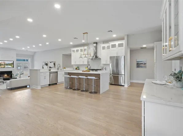 38 Colgate Drive, Plainview, NY 11803