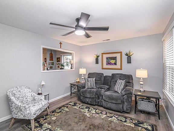 4th image of 3739 Kipling Dr