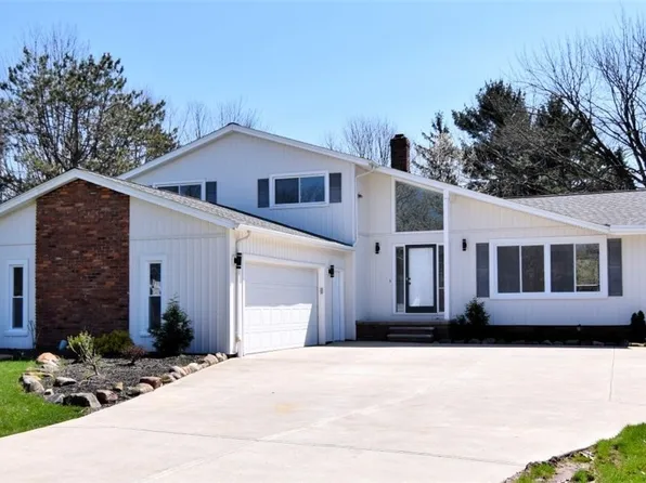 6088 Williamsburg Dr, Highland Heights, OH 44143