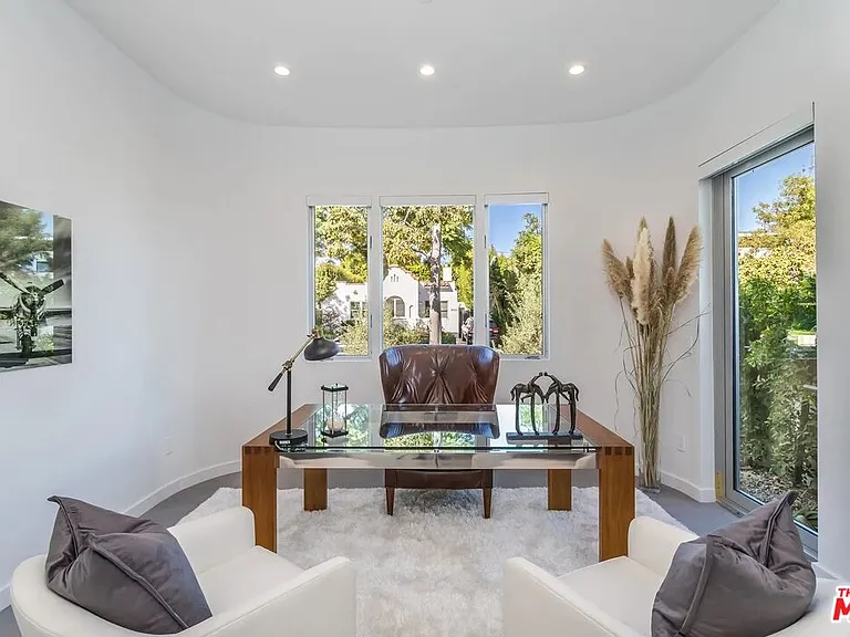 8932 Dorrington Ave — Photo 13