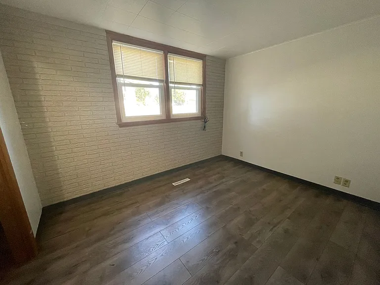 401-403 W Center St — Photo 7