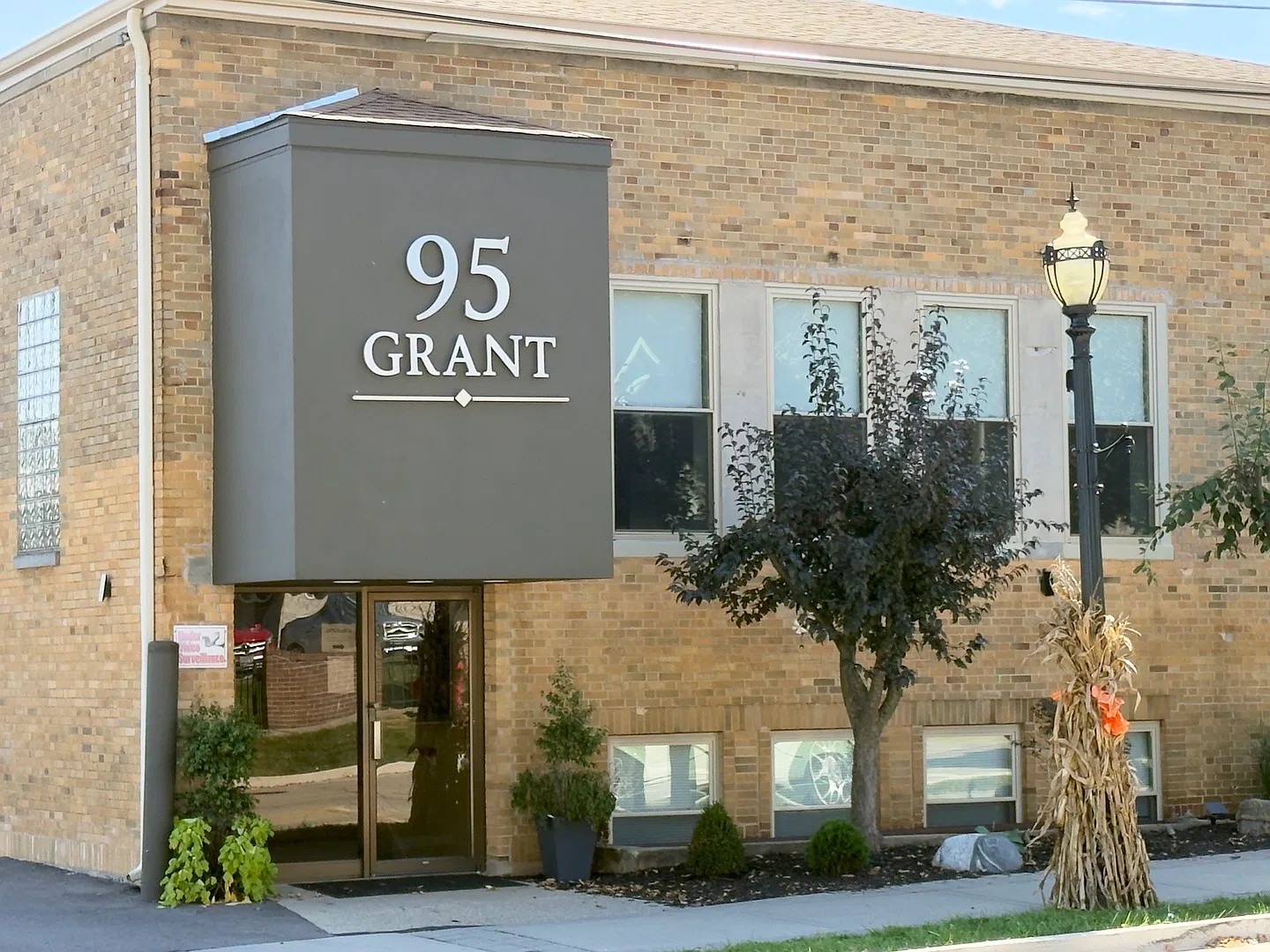 2 bed, 1200 sqft, $2,300 — Photo 1