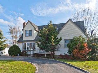 30 Joseph Ave, Bethpage, NY 11714