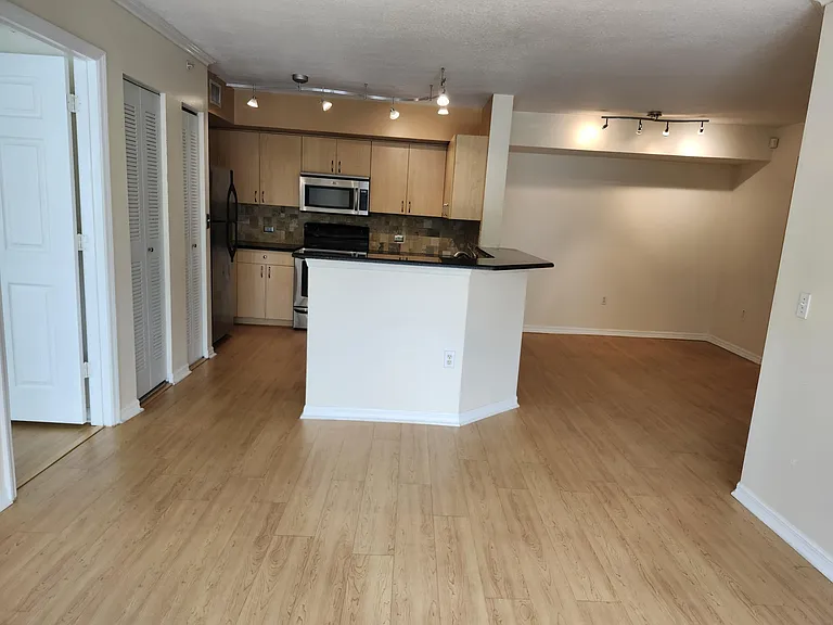 813 Villa Cir — Photo 4
