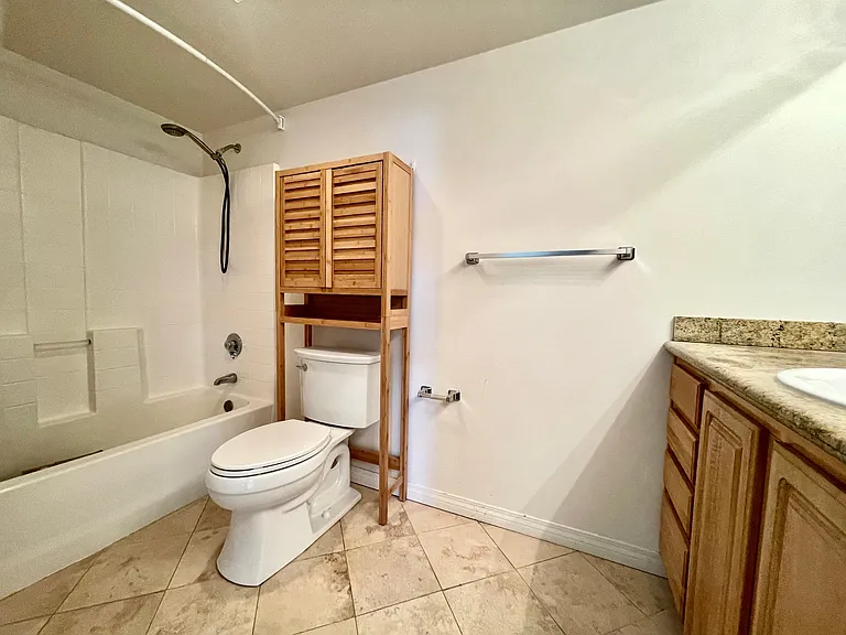 100 N River Cir N #304 — Photo 16