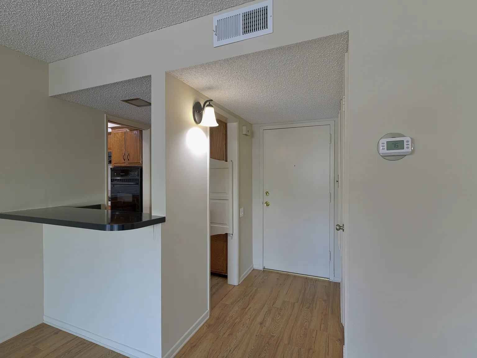 1 bed, 1005 sqft, $2,695 — Photo 4
