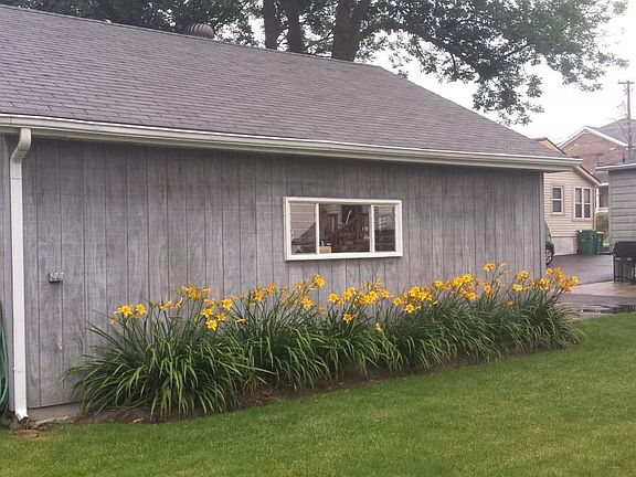 2.5 car extra deep garage