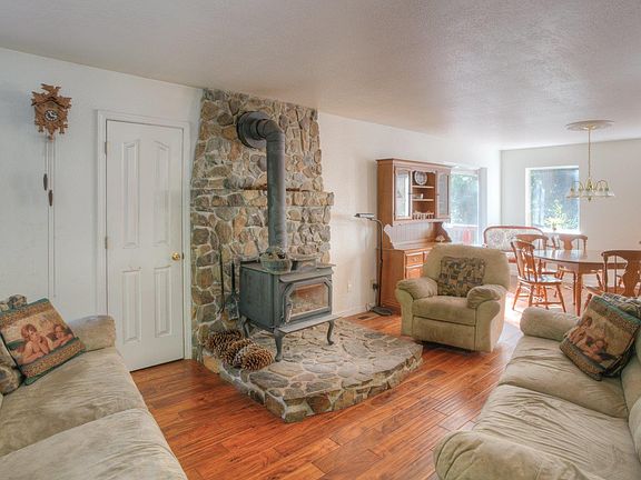 4th image of 17731 Heitman Way