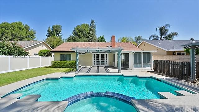 1st image of 1160 Avenida Loma Vis