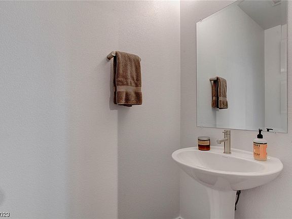 4th image of 2860 Blue Key Ct Unit 1