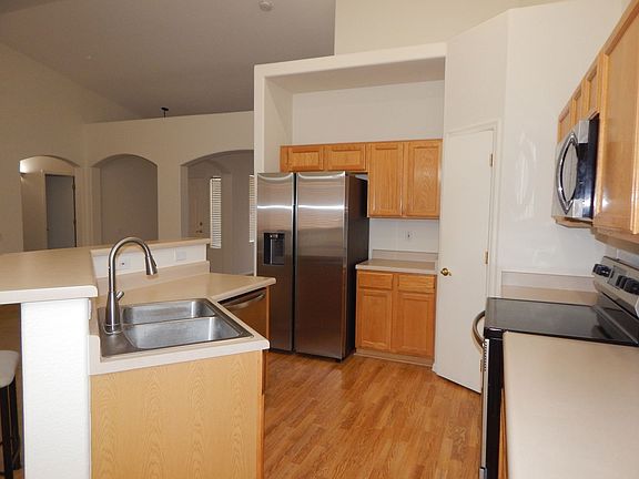 3rd image of 8942 N Upper Bluffs Dr