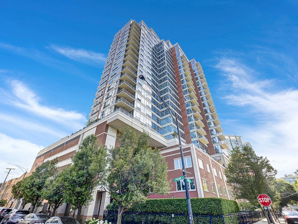 1st image of 1600 S Prairie Ave #2101
