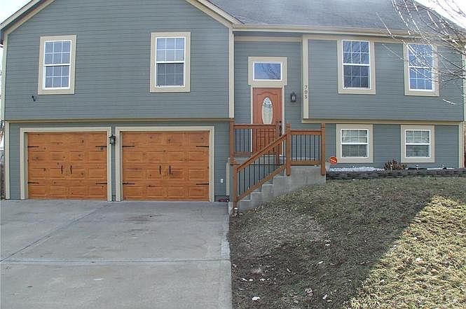 1st image of 705 NW Whitney Dr