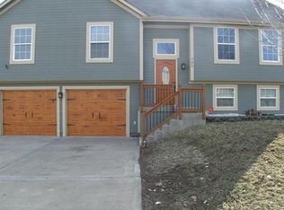 705 NW Whitney Dr, Grain Valley, MO 64029