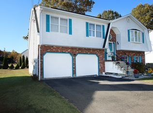 134 Heritage Dr, Waterbury, CT 06708
