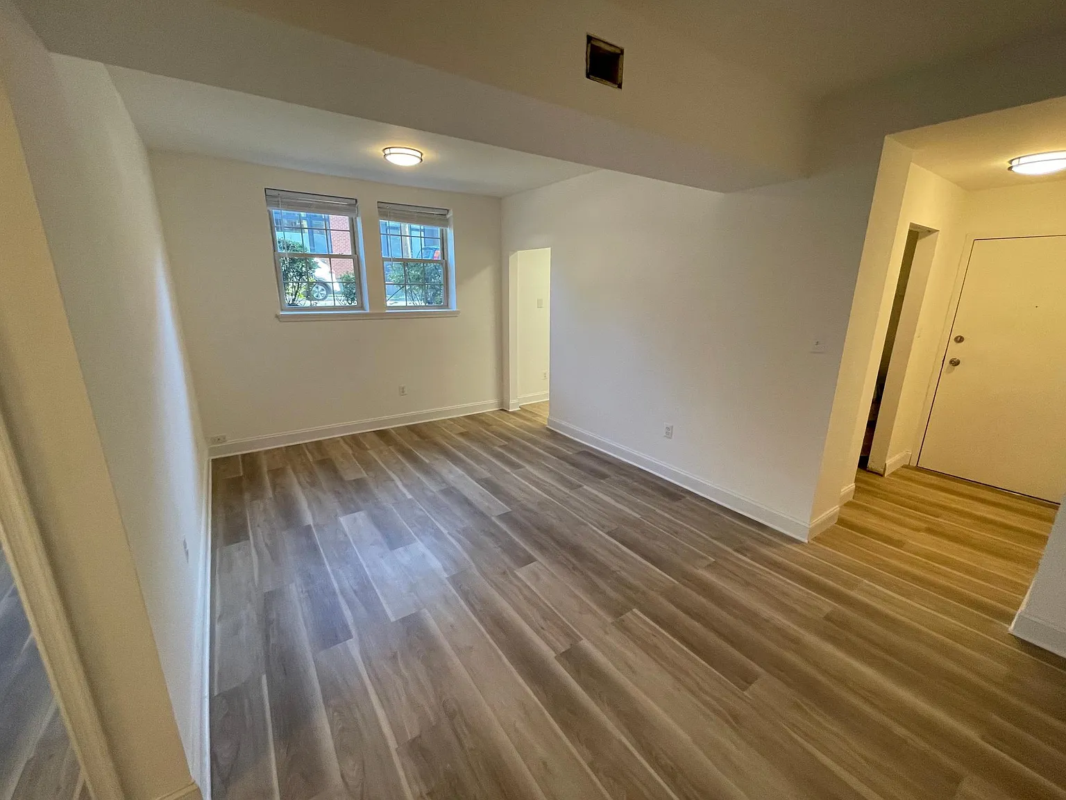 1 bed, 595 sqft, $1,699 — Photo 2