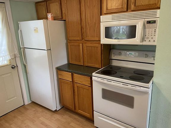 3rd image of 248 Parkway St