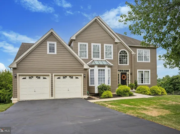 73 Overlook Cir, Garnet Valley, PA 19060