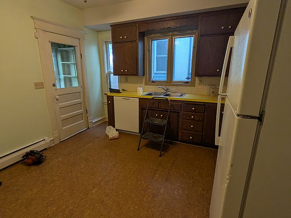 3rd image of 2409 23rd Ave S Unit 1