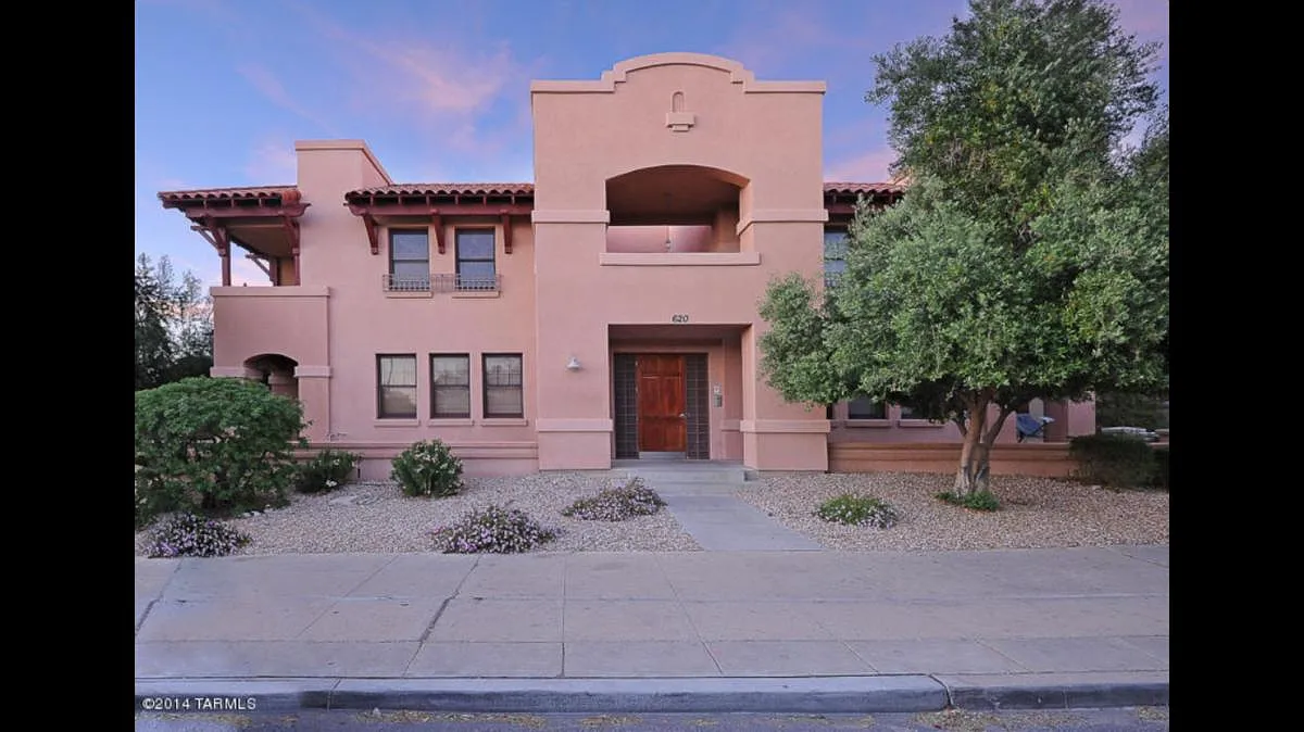 620 E Harvill Drive — Photo 1