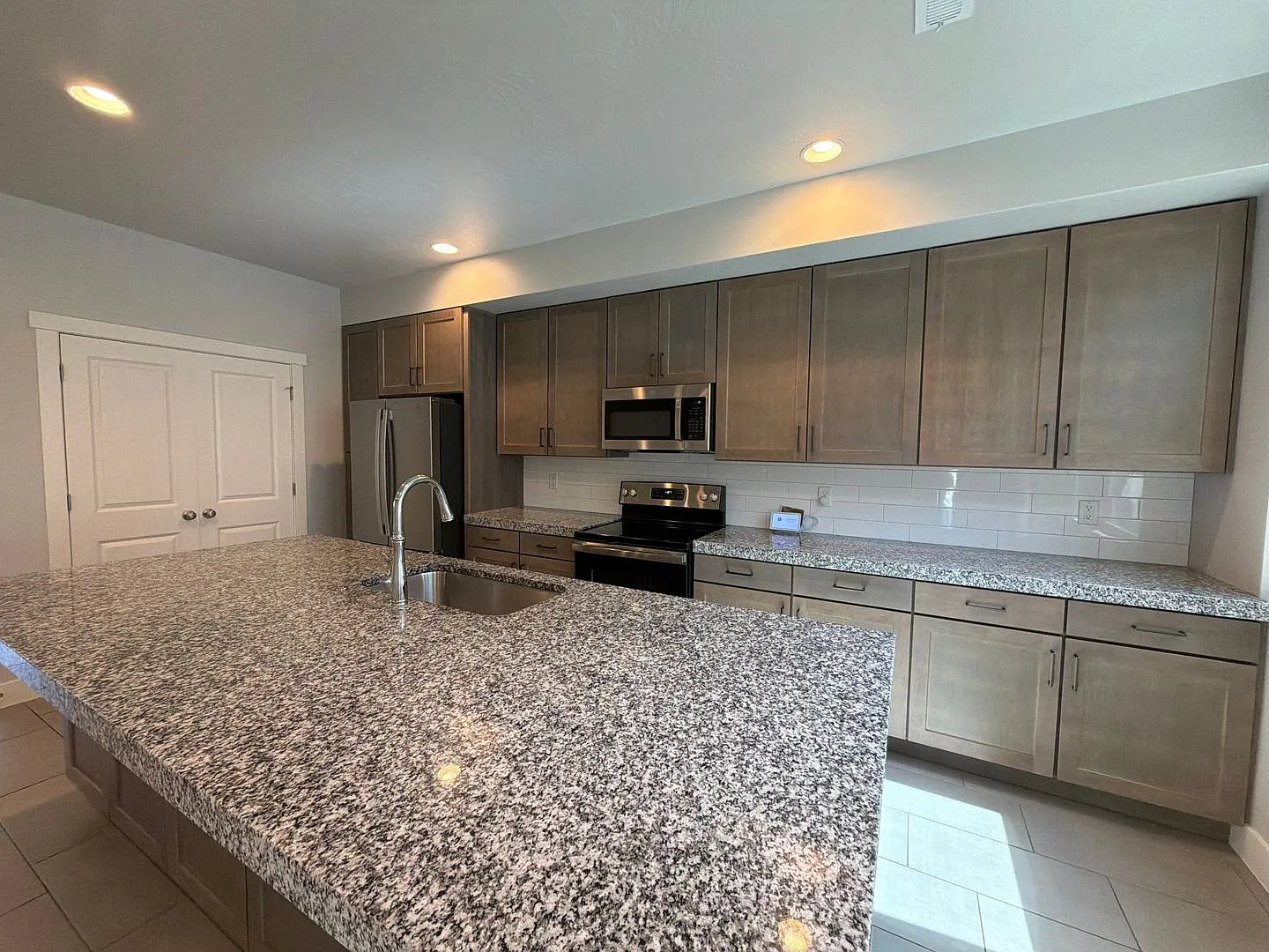 Spacious Townhome In Desert Color! — Photo 2