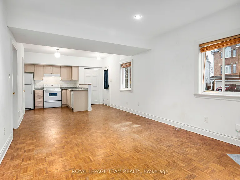 51 Castle Glen Cres — Photo 7