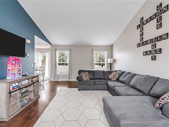 4th image of 4949 Treeline Dr
