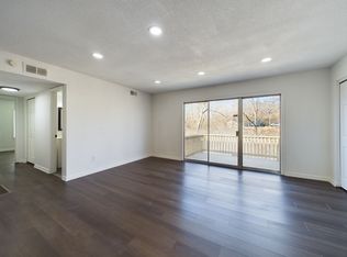 8600 Countryshire Ln, Kansas City, MO 64138