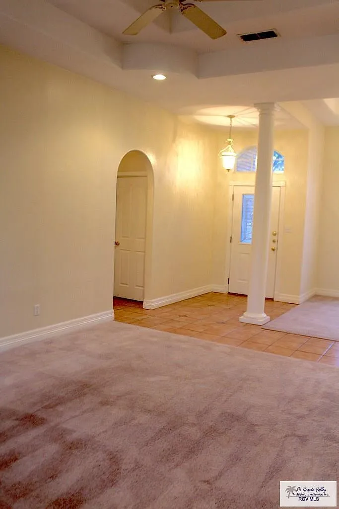 3 bed, 2.0 bath, 1723 sqft, $1,800 — Photo 4