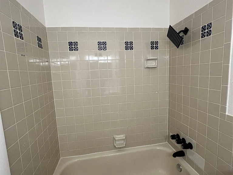 2908 Sheridan Rd — Photo 5