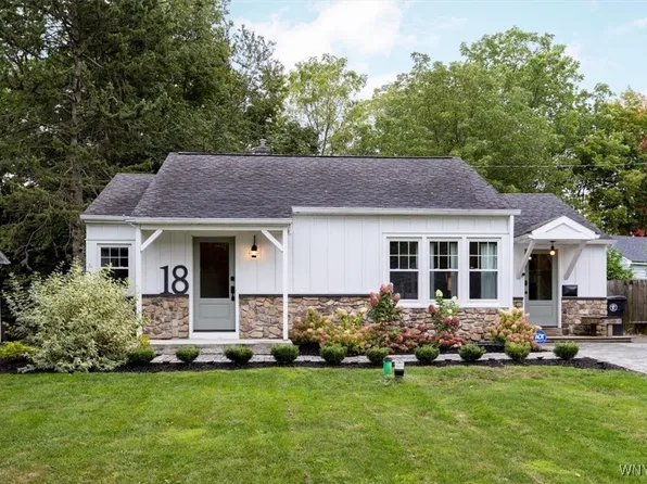 18 Larned Ln, Orchard Park, NY 14127