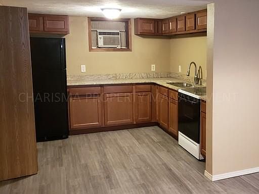 2nd image of 624 W 15th St