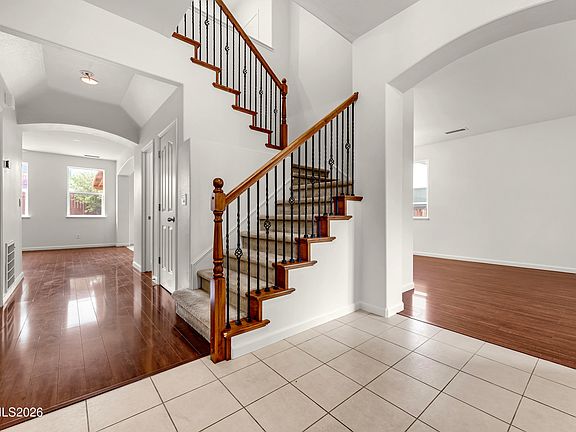5th image of 370 Pesaro Way