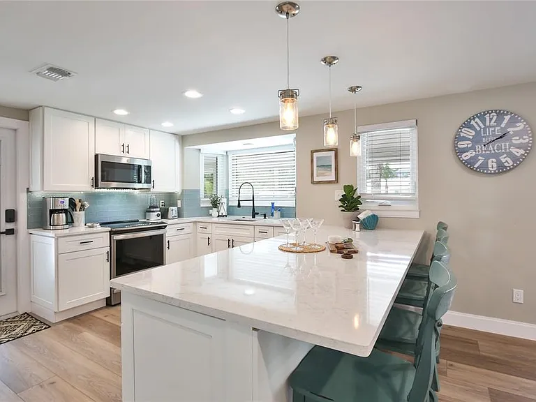 211 Island Cir — Photo 11