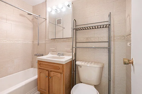 Rented by PMG Real Estate  | media 11