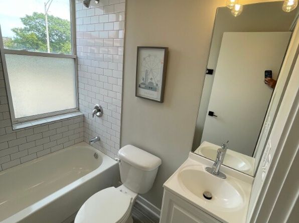3250 N Pulaski Rd #211