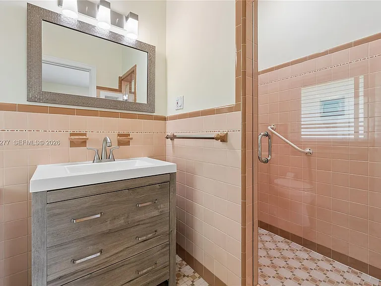 2514 E Granada Blvd — Photo 37