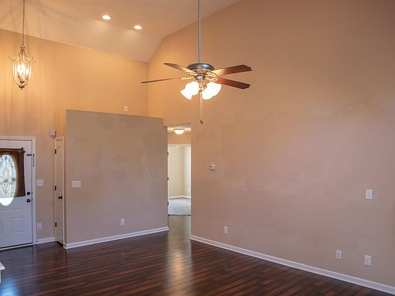 5th image of 1415 Jenny Ln