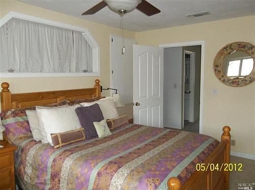 4th image of 400 Hillcrest Cir