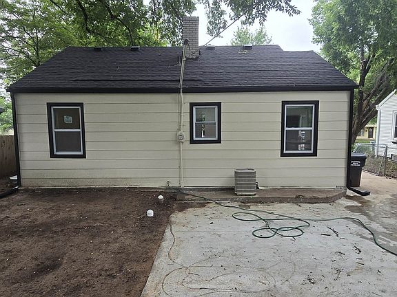 3rd image of 1208 N Terrace Dr