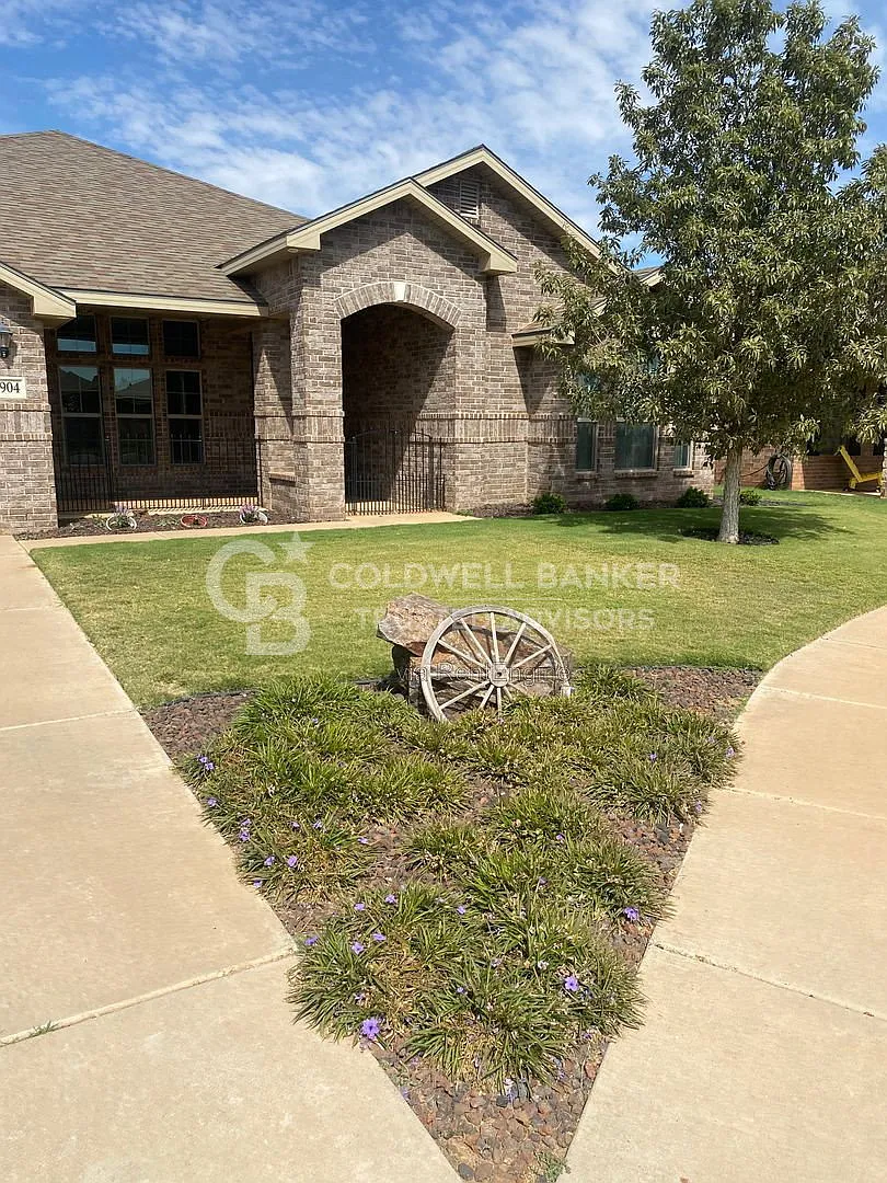 4 bed, 3.0 bath, 2551 sqft, $2,275 — Photo 3