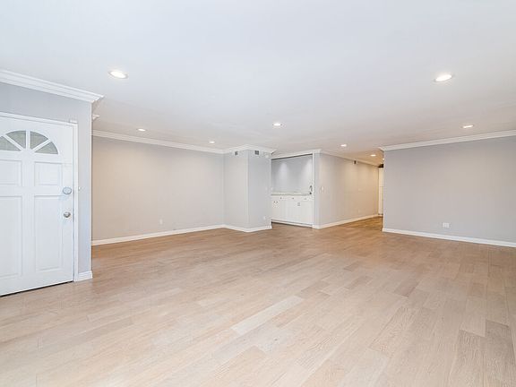 4th image of 4610 Densmore Ave Unit 4