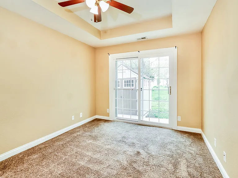 1044 Avondale Ct — Photo 9