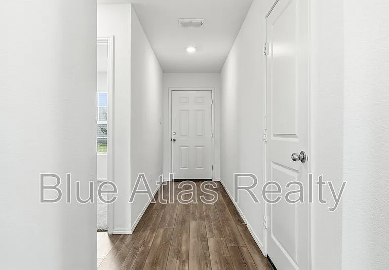 510 Olmstead Dr — Photo 2