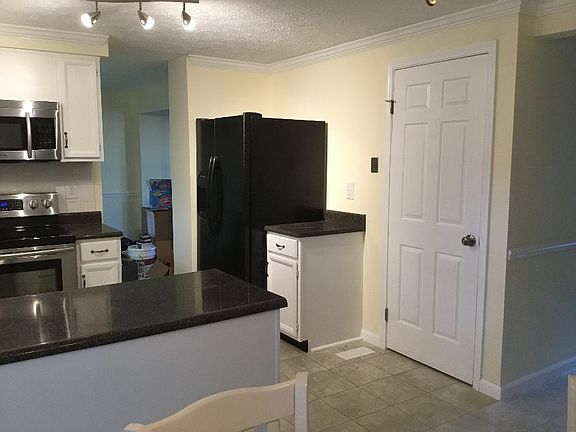 5th image of 19004 Jamieson Dr